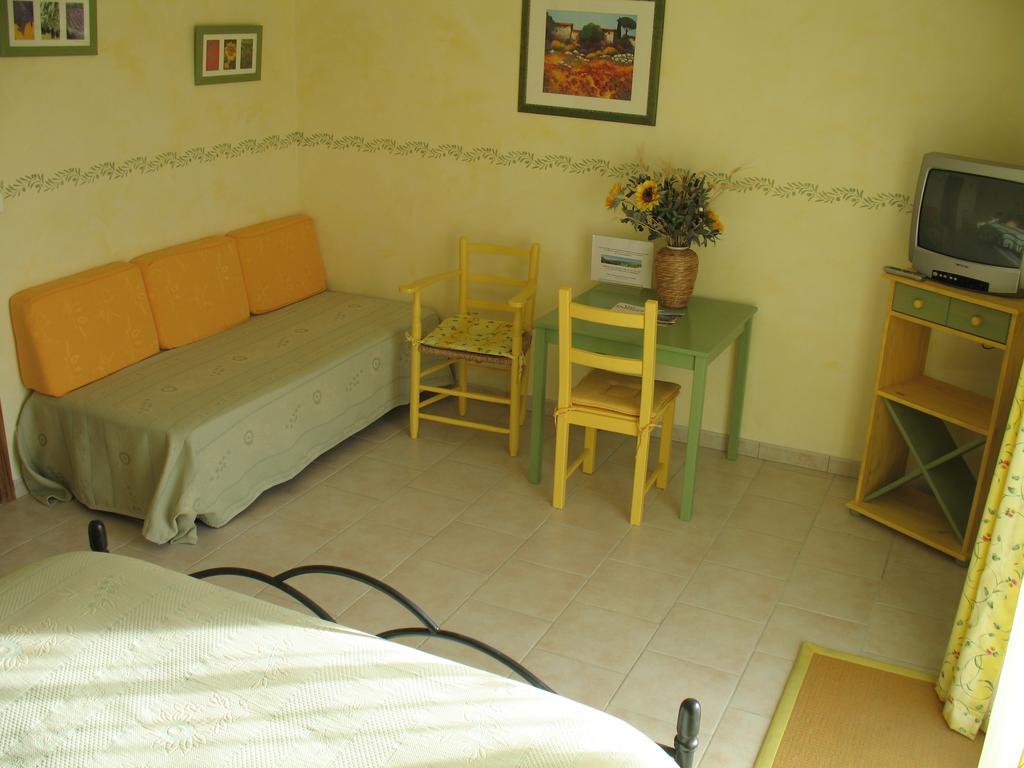 Le Jas Du Gabian Hotel Volonne Kültér fotó