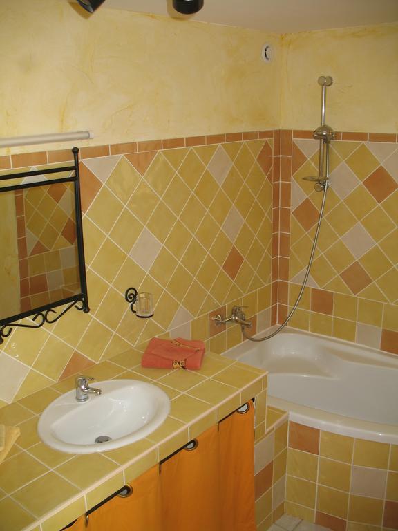 Le Jas Du Gabian Hotel Volonne Kültér fotó